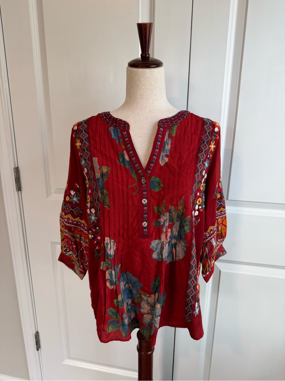 John Mark Womenโs Embroidered Floral Tunic Blouse Red Colorful Size Petite Small